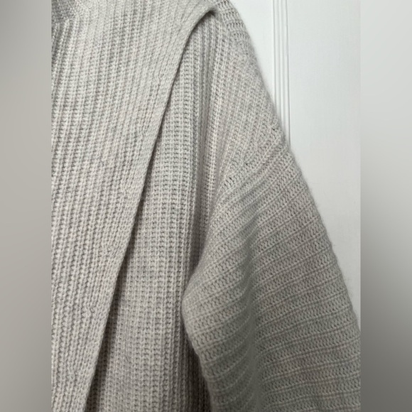 Althleta Cream Azalea Oversized Merino Wool and Cashmere Sweater Size M - Picture 10 of 12